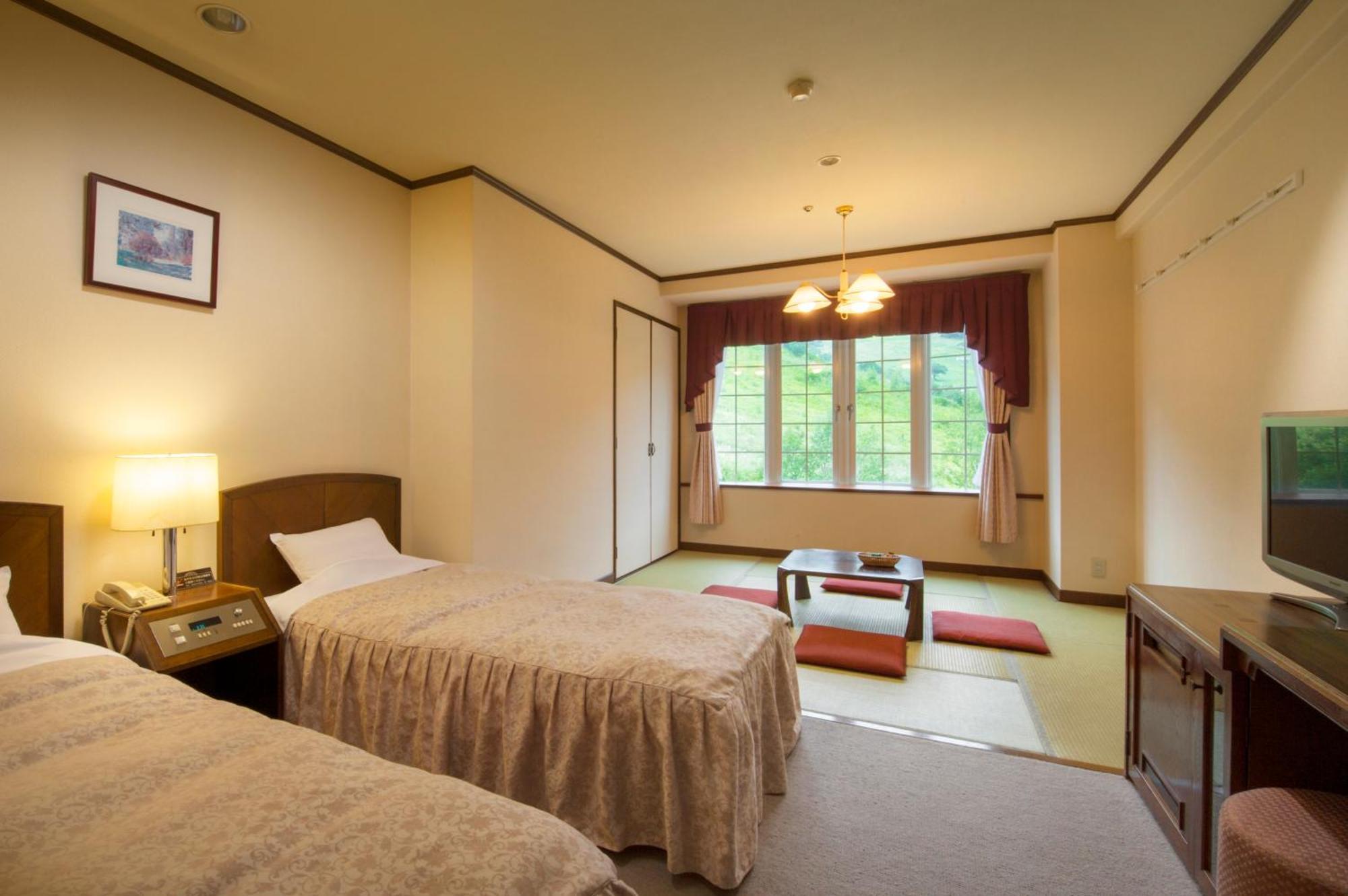 Hotel Green Plaza Hakuba Otari Bagian luar foto