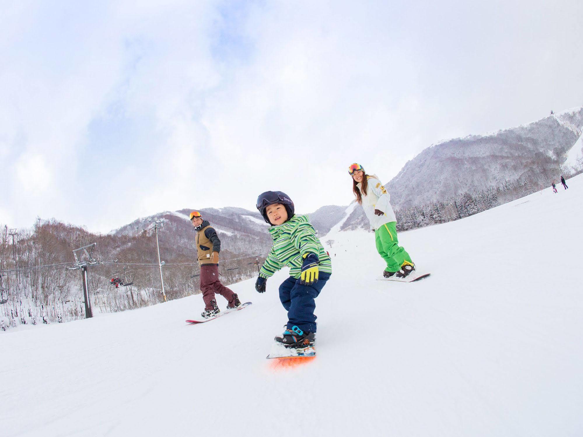 Hotel Green Plaza Hakuba Otari Bagian luar foto